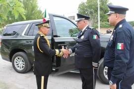 El director de Seguridad Pública, César Antonio Perales Esparza, supervisa los preparativos para el operativo del Grito de Independencia y el concierto de Los Dos Carnales.