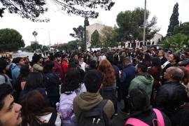 Autoridades estatales y de seguridad acudieron al plantel para atender las inquietudes de las alumnas y plantear una ruta de acción.