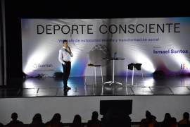 Ismael Santos compartió su experiencia como deportista y motivó a los asistentes en el Tecnológico de Monterrey.