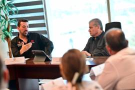 Miguel Ángel Riquelme Solís encabezó una reunión de trabajo para evaluar el desempeño de Servicios Públicos Municipales y definir nuevas estrategias operativas.