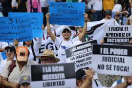 El presidente Andrés Manuel López Obrador arremetió contra los ministros que acudieron a las marchas, a quienes acusó de tener altos salarios