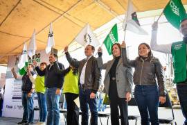 Manolo Jiménez Salinas, gobernador de Coahuila, da inicio al programa “Mejorando el agua para todos” en la colonia Occidental de Frontera.