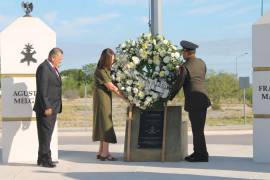 Autoridades civiles y militares participaron en la ceremonia en memoria de los Niños Héroes en Frontera.