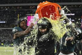 Eagles aseguraron su pase al Super Bowl tras vencer 55-23 a Washington con una dominante actuación ofensiva y defensiva.