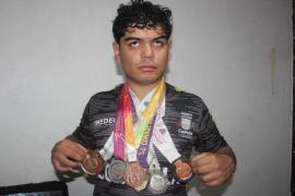 El coahuilense Ernesto Esquivel, referente del futbol para ciegos, apunta a nuevas medallas en la Paralimpiada Nacional 2025.