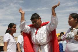 En la tradición del fidencismo, se denomina ’cajitas’ a los curanderos que aseguran que el espíritu del Niño Fidencio toma posesión de sus cuerpos para realizar sanaciones.