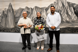 Autoridades del Colegio San José acompañaron a la artista en la inauguración de “La Piel de la Tierra”, exposición que formará parte de la oferta cultural en el Mundial 2026. FOTO: ARACELY CHANTAKA