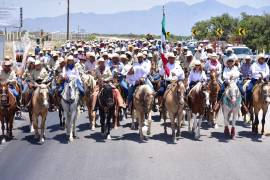 La cabalgata salió el sábado desde el municipio de Frontera; arribó a la plaza principal de Cuatro Ciénegas este domingo.