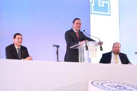 El gobernador Manolo Jiménez Salinas acompañó al rector Octavio Pimentel en su segundo informe de resultados.