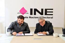 Óscar Daniel Rodríguez Fuentes, presidente del IEC; Miguel Castillo Morales, encargado de despacho de la Vocalía Ejecutiva del INE en Coahuila