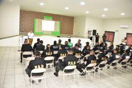 Elementos policiacos y trabajadores municipales de San Juan de Sabinas participaron en una sesión de sensibilización sobre derechos humanos, particularmente en la atención a personas de grupos vulnerables.