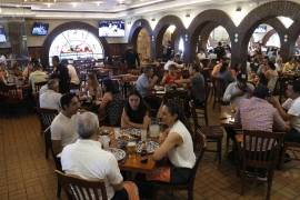 Los restaurantes de Saltillo se vieron abarrotados de familias.