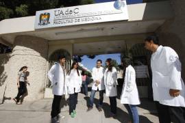 La Universidad Autónoma de Coahuila busca fortalecer la formación de estudiantes del área de la salud con enfoque en habilidades emocionales y acceso a tecnología de punta.