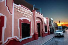 El Recinto Cultural Universitario ofrece una amplia variedad de cursos enfocados en las artes visuales y la música; se ubica en la calle Miguel Ramos Arizpe, del Centro Histórico de Saltillo.