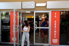 El Oxxo Smart se caracteriza por ser una tienda de autocobro que, de acuerdo con Grupo FEMSA, el cliente descarga la app e ingresa al establecimiento por medio de un Código QR.