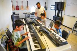 Actualmente se imparten 28 talleres permanentes de formación artística y cultural.