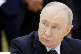 El presidente ruso Vladimir Putin asiste a la reunión en formato ampliado de la cumbre de la Comunidad de Estados Independientes (CEI) en Turkmenbasy, Turkmenistán.