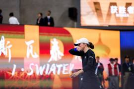 Swiatek no pudo contener las lágrimas después de coronarse campeona en la cancha dura de Pekín.