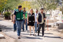 El Ayuntamiento de Torreón desplegó personal en panteones y zonas de alta afluencia para mantener el orden y la limpieza.