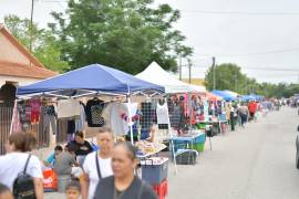 Tras siete años de ausencia, las tradicionales “Pulgas” volvieron a la calle Ancha de Ciudad Acuña, donde cientos de comerciantes retomaron sus actividades en uno de los espacios más emblemáticos para el comercio popular de la ciudad.