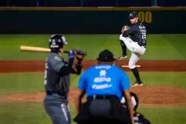 Fernando Villegas anotó una carrera tras un lanzamiento descontrolado que dio ventaja momentánea a los Saraperos.
