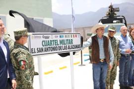El gobernador Manolo Jiménez Salinas y mandos militares inauguraron el nuevo cuartel en San Antonio de las Alazanas, municipio de Arteaga.