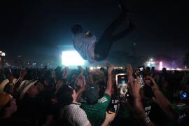 Monterrey se convirtió en una sola tribuna para celebrar el triunfo de México y su clasificación a dieciseisavos de final.