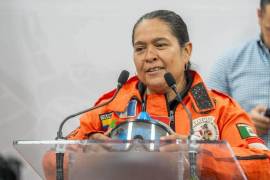La rescatista de Topos Aztecas, Juanita Hernández Dueñez, recibió este miércoles el reconocimiento de sus paisanos en Piedras Negras.