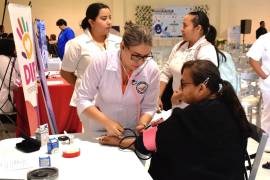 Participantes recibieron evaluaciones de glucosa y orientación para adoptar hábitos saludables.