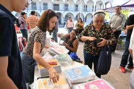 Mercadito de Regreso a Clases reunió en la Plaza Principal a comerciantes y proveedores locales.