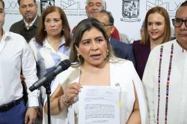 Morena presentó una solicitud de juicio político contra el gobernador de Nuevo León, Samuel García, ante el Congreso del estado por presuntos actos de corrupción y triangulación de recursos públicos.