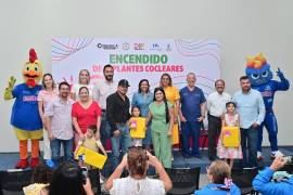 Autoridades estatales y municipales acompañaron a las familias de los tres menores beneficiados.