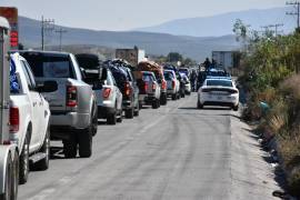 Las carreteras fronterizas resultan insuficientes ante el regreso de miles de paisanos a su tierra natal en México.