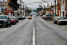 La calle Abasolo luce renovada, luego de que fue recarpeteada desde Evaristo Madero hasta Presidente Cárdenas.