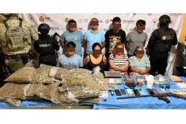 La Fiscalía señaló que en la vivienda cateada presuntamente se vendían narcóticos.