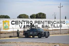 Realizan operativo de revisión en alrededores del Penal de Saltillo.