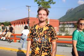 Aficionados de Países Bajos recorrieron las calles de Monterrey y se mostraron sorprendidos por la presencia del color naranja en distintos espacios públicos antes del duelo mundialista.