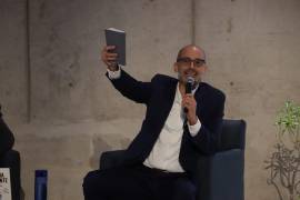 Durante la presentación de su libro en Saltillo, Treviño de Hoyos felicitó a Javier Díaz González por impulsar proyectos que buscan equilibrar densidad y calidad de vida en la ciudad.