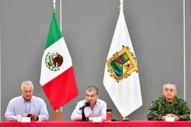 En el Centro de Convenciones de Torreón, como todas las semanas, el gobernador presidió la Reunión del Subcomité de Salud, mismo que se seguirá reuniendo cada semana.
