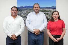 El alcalde de Ramos Arizpe, Tomás Gutiérrez Merino, se reunió con Isidoro García Reyes, presidente de CANIRAC Coahuila y Gloria Siller Vázquez, gerente de CANIRAC
