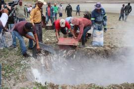 El Gobierno del Municipio en Hidalgo declaró emergencia por la sequía y con el fin de evitar riesgos sanitarios, enterraron cuatro toneladas de peces.
