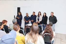 Tania Ibarra (Izq.), directora de Proximidad Social y de la UNIF en Seguridad Pública Municipal de Monclova, informó que el doble caso es atendido de manera coordinada entre varias instancias de apoyo.