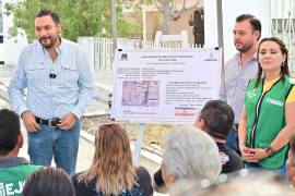 El alcalde Carlos Villarreal Pérez supervisó obras de pavimentación y agua potable en Monclova.