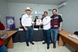 Antonio “Tony” Flores Guerra formalizó su registro como candidato a diputado local por el Distrito 06 con el respaldo de Morena y el Partido del Trabajo.