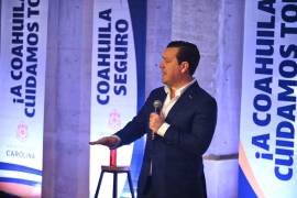 El fiscal general de Coahuila, Federico Fernández Montañez, informó que el responsable del accidente ocurrido en mayo de 2023 sobre la carretera federal 57 fue sentenciado a más de cinco años de prisión, además de la reparación del daño.