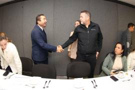 La participación de la universidad busca asegurar que la formación de los estudiantes responda a las demandas actuales del mercado.