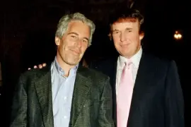 El presidente de EU, Donald Trump, demandó a WSJ, News Corp y al propietario de este último, Rupert Murdoch, por divulgar una carta que el mandatario supuestamente envió al fallecido Jeffrey Epstein.