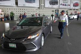 La SICT llamó a usuarios a usar servicios de transporte que sí tienen permiso como taxis o autobuses.