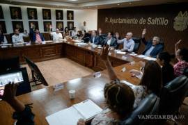 Las regidoras de Morena, Alejandra Salazar Mejorado -presidenta de la Comisión de Transporte del cabildo-, Rosaura Monroy Becerril y Daniela Ramos, votaron en contra.