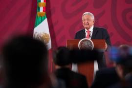 El presidente López Obrador expresó que Biden “pasará a la historia como el presidente que no construye muros, sino puentes“.